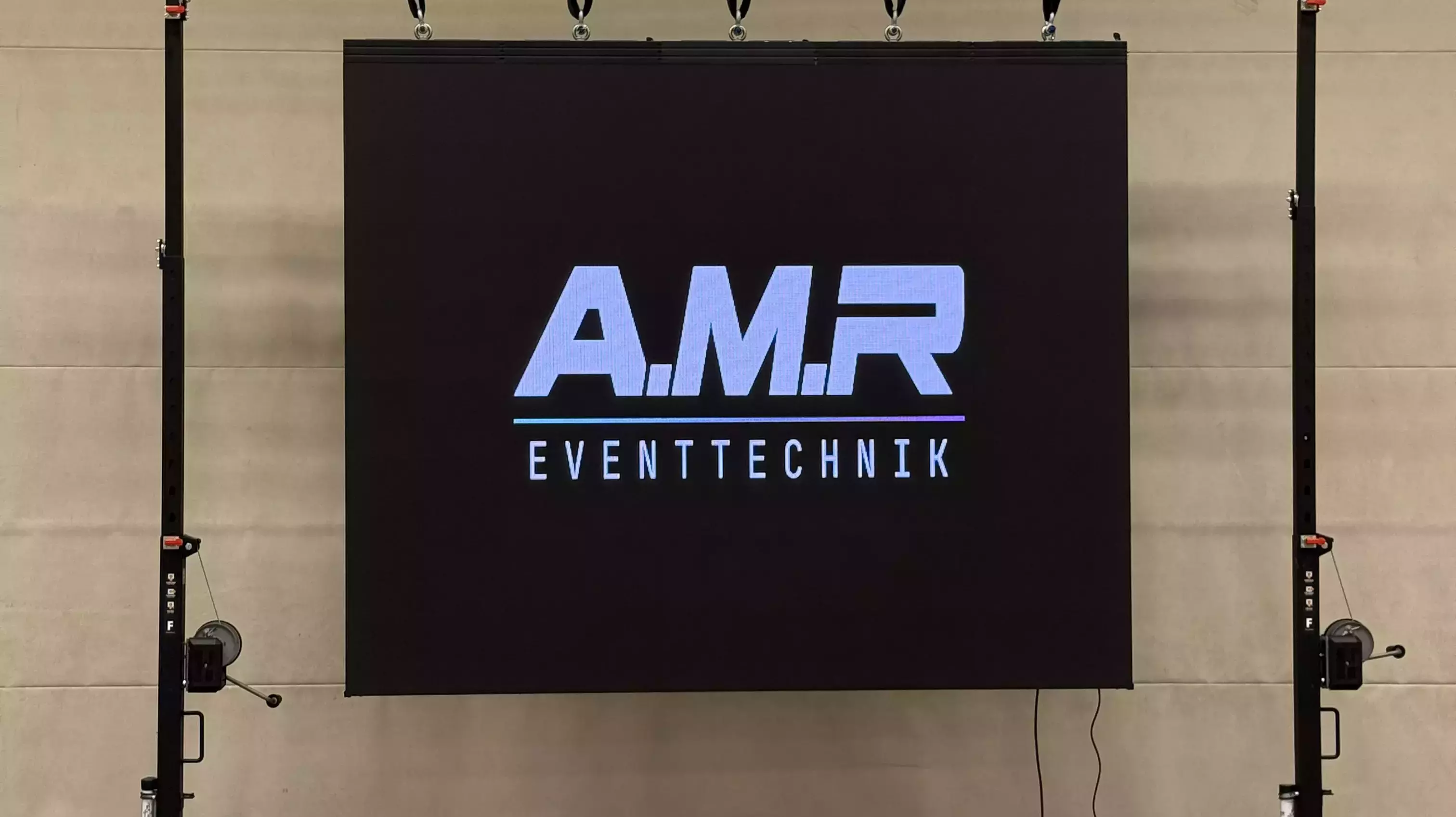 AMR Eventtechnik baut LED Wand für Würzburg Baskets 2. Bundesliga auf.