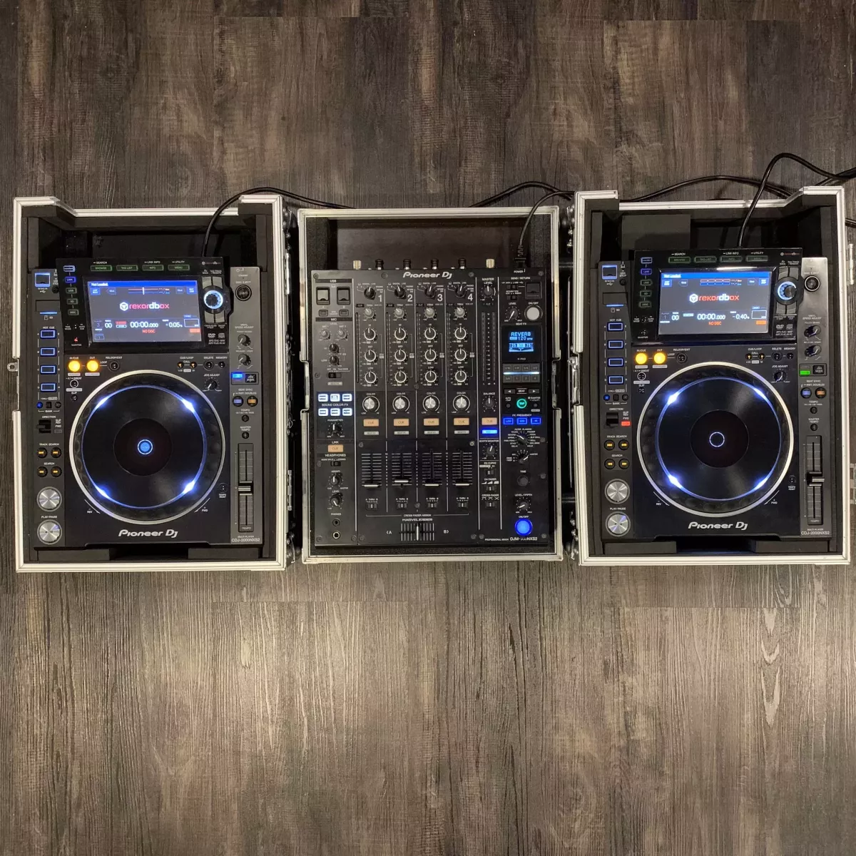 Pioneer DJ Set - 2x CDJ-2000 NXS2 & DJM-900 NXS2