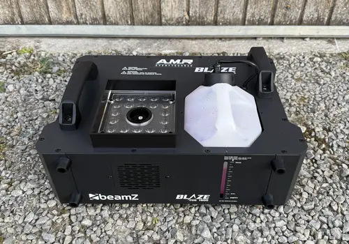 beamZ BLAZE1800 Vertikale Nebelmaschine 1800W RGBA LED CO2 Effekt